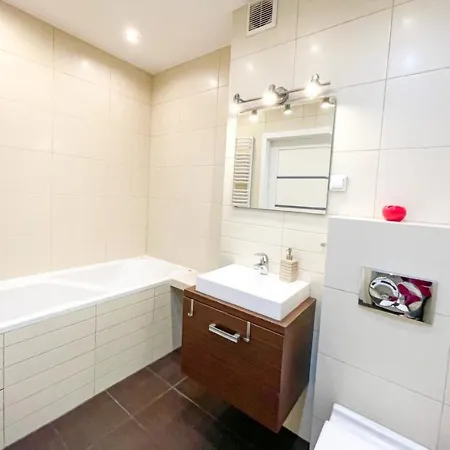 Superapart Bobrowiecka 3 - Obok Centrum Olinek דירה ורשה